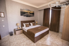 Leader Hotel