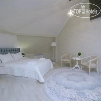 Renaissance Boutique Hotel 