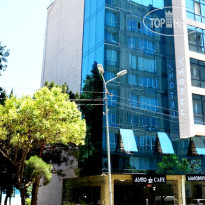 L Plaza Hotel 