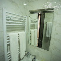 Hotel&Cafe Batus Bathroom