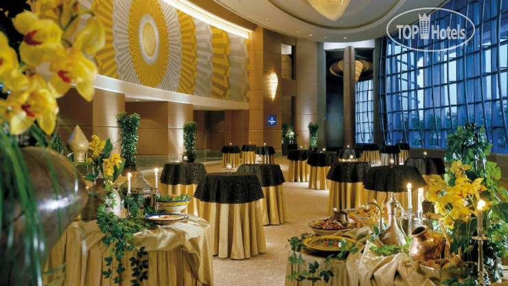 Фотографии отеля  Four Seasons Hotel Riyadh at Kingdom Centre 5*