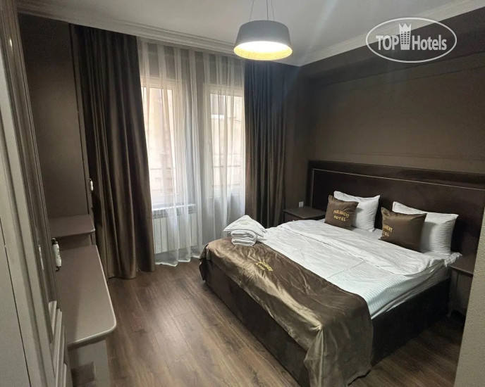 Parliament Hotel & Restaurant