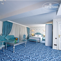 Deluxe Hotel