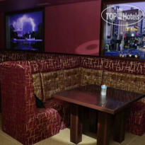 2x2 Cinema-Bar Hotel 