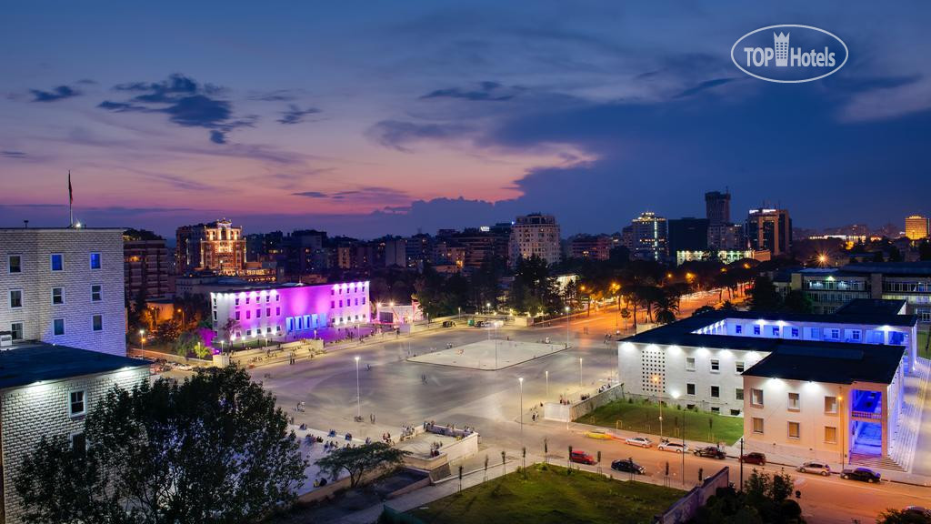 Тирана город. Албания ночная тирана. Тирана ночью. Албания ночью.