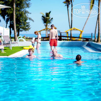 Sunbeach Hotel & Resort 