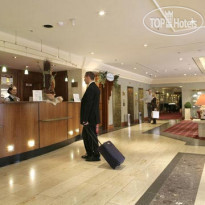 Leonardo Hotel Frankfurt City South Ресепшн