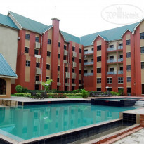 Hawthorn Suites by Wyndham Abuja Открытый бассейн в отеле