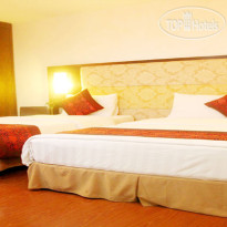 New Moon Hotel