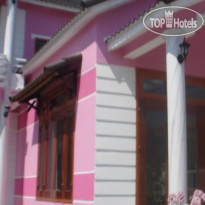 Tri House Guesthouse  