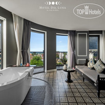 Hotel Del Luna by LUK GLOBAL 