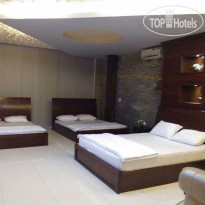 Happy Hotel 
