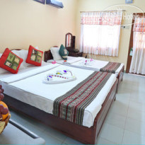 Hon Rom Central Beach Resort Triple Room