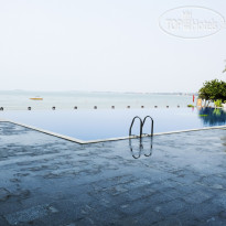 Hon Rom Central Beach Resort 