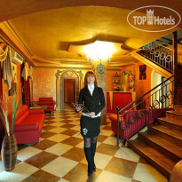 Rich Hotel холл