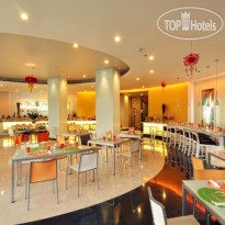 HARRIS Hotel Tebet Jakarta Кафе