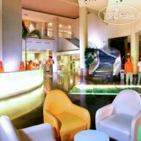 HARRIS Hotel Tebet Jakarta Лобби