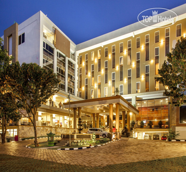 Фотографии отеля  Hotel Grand Dafam Merapi Merbabu 4*
