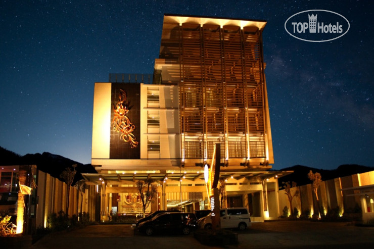 Фотографии отеля  Crystal Lotus Hotel Yogyakarta 4*