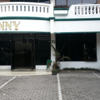 Henny Executive Homestay 