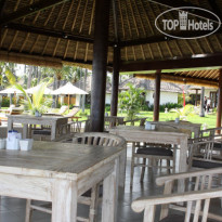 Kubu Indah Resort Dive & Spa Ресторан и бар у бассейна