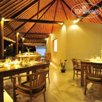 Kubu Indah Resort Dive & Spa Ресторан и бар у бассейна