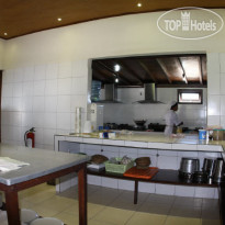 Kubu Indah Resort Dive & Spa Ресторан и бар у бассейна