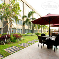Aston Denpasar Hotel & Convention Center Сад