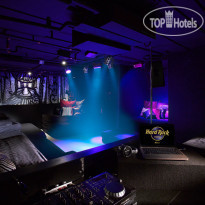 Hard Rock Hotel Bali дискотека в клубе для подростк