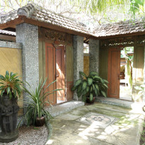 Pondok Sari Beach Bungalow Resort & Spa 