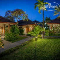 Graha Cakra Hotel Территория отеля