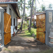 Kebun Kupu Kupu Gili Meno Eco Resort 