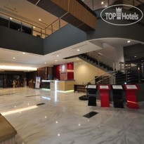 D'maleo Hotel Makassar Лобби