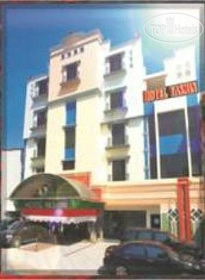 Фотографии отеля  Yasmin Hotel Makassar 2*