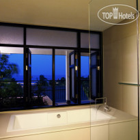 Turi Beach Resort Tirta Executive Suite Bathroom