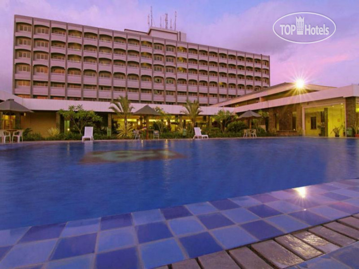 Фотографии отеля  Pangeran Beach Padang Hotel 4*