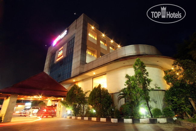 Фотографии отеля  Banjarmasin International Hotel 3*