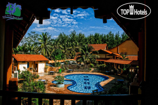 Фото Batu Burok Beach Resort