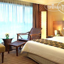 Holiday Inn Glenmarie deluxe suite bedroom