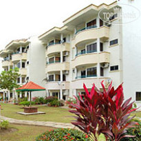 Colonnades Condominium 