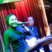 Holiday Ao Nang Beach Resort Wave Bar Singer