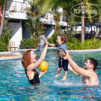 Holiday Ao Nang Beach Resort Pool