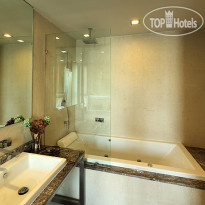 Quad Suites Silom 