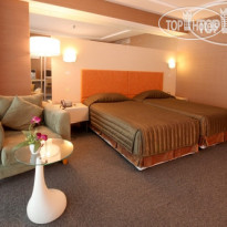 Louis Tavern Dayrooms & CIP Lounges Transit Hotel 