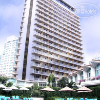 Dusit Thani Bangkok Exterior and pool