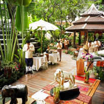Dusit Thani Bangkok Benjarong Terrace - Thai Theme