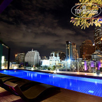 Icon Bangkok Hotel Бассейн