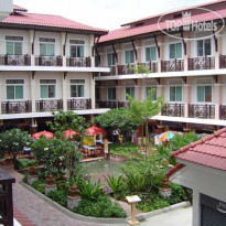 Rambuttri Village Plaza