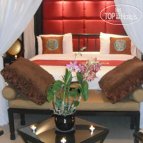 Room Club The Bed Suite