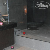 Room Club The Bed Suite
